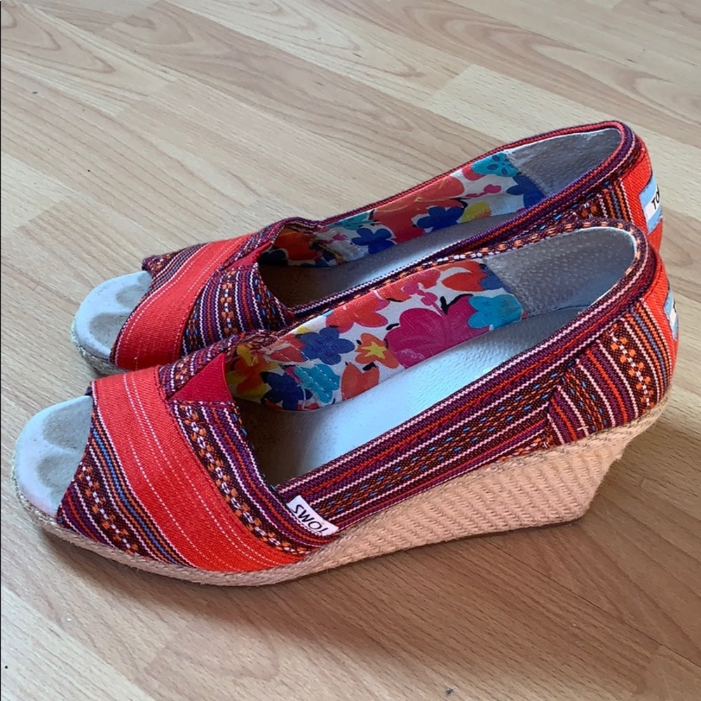Tom’s multi wedge espadrille size 9
